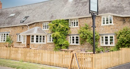 The Red Lion at Hellidon