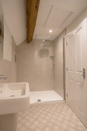 Double Room, Ensuite | Bathroom | Towels - The Red Lion at Hellidon (Daventry)