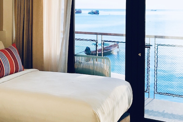 Minibar, caja de seguridad en la habitación y cortinas blackout