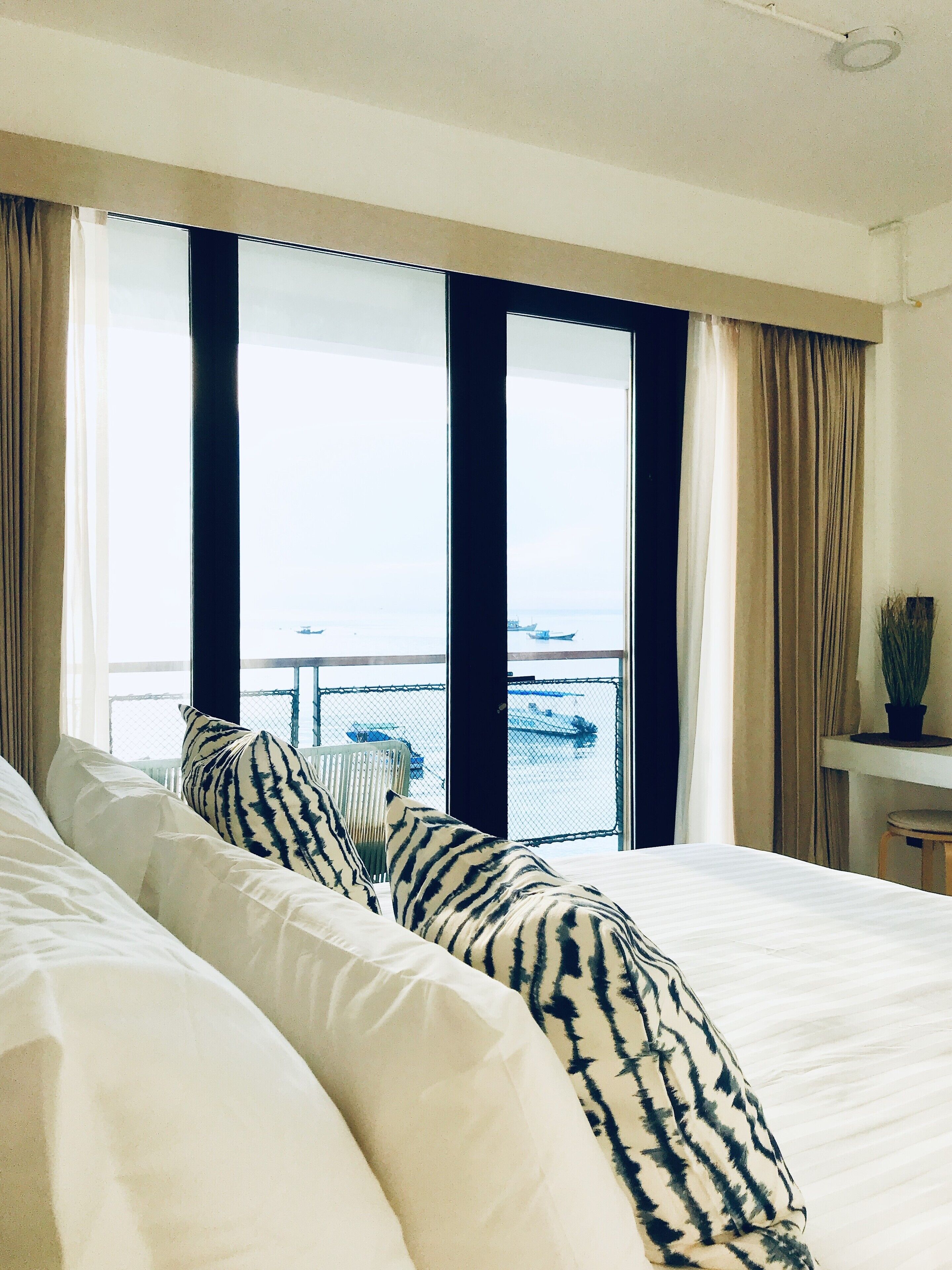 sea view superior king room | 1 bedroom, minibar, in-room safe, blackout curtains