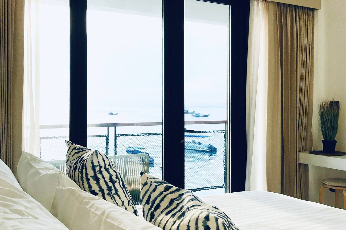 sea view superior king room | 1 bedroom, minibar, in-room safe, blackout curtains