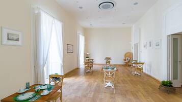 Free daily self-serve breakfast