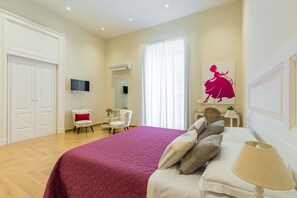 Luxury Triple Room (Suite La Gatta Cenerentola) - La Gatta Cenerentola Rooms (Naples)