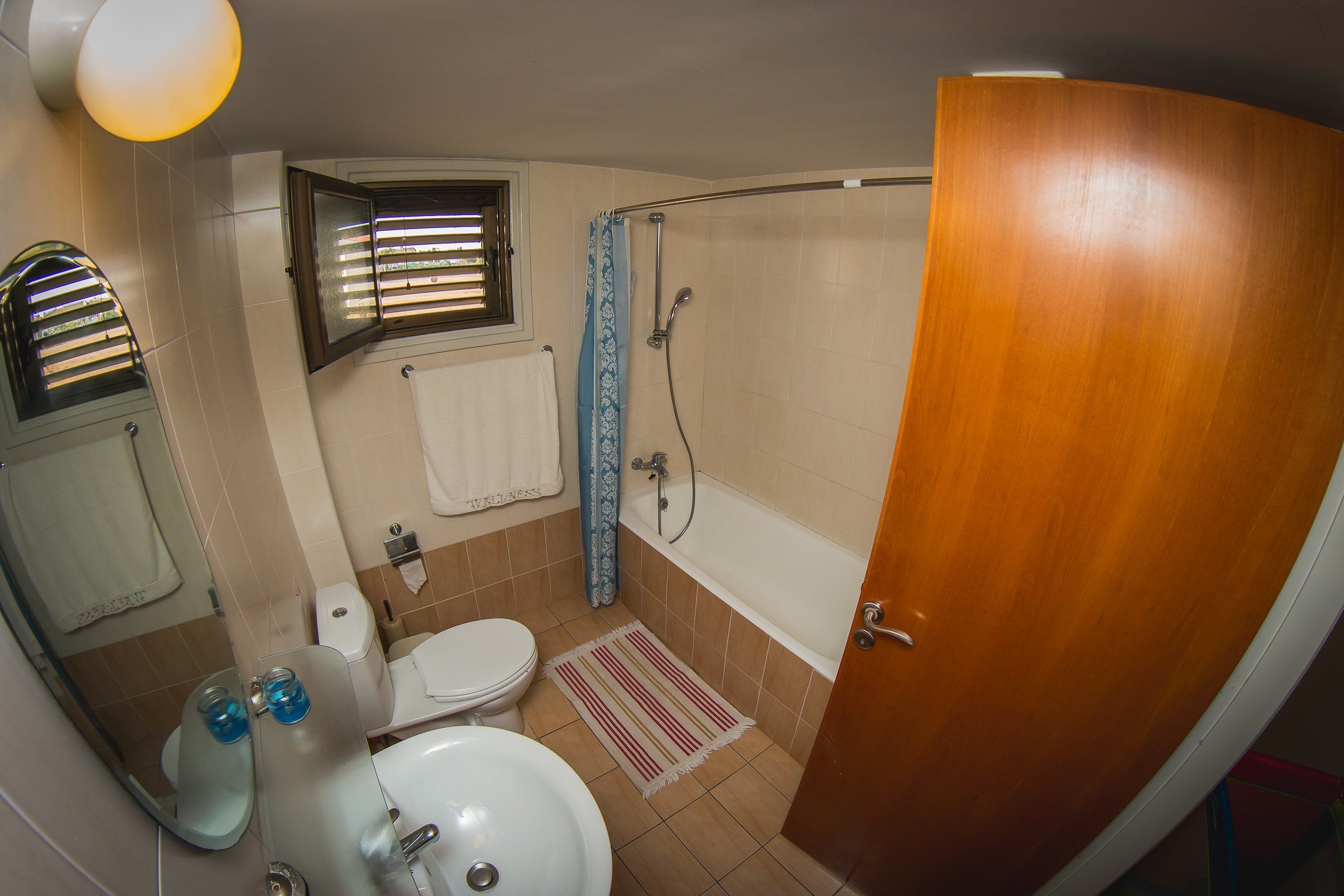 Vila, 3 quartos | Banheiro | Banheira e chuveiro separados, secador de cabelo, papel higiênico 