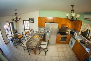 Villa, 3 Bedrooms | Private kitchen | Full-size fridge, microwave, oven, stovetop - Villa Niki (Sotira)