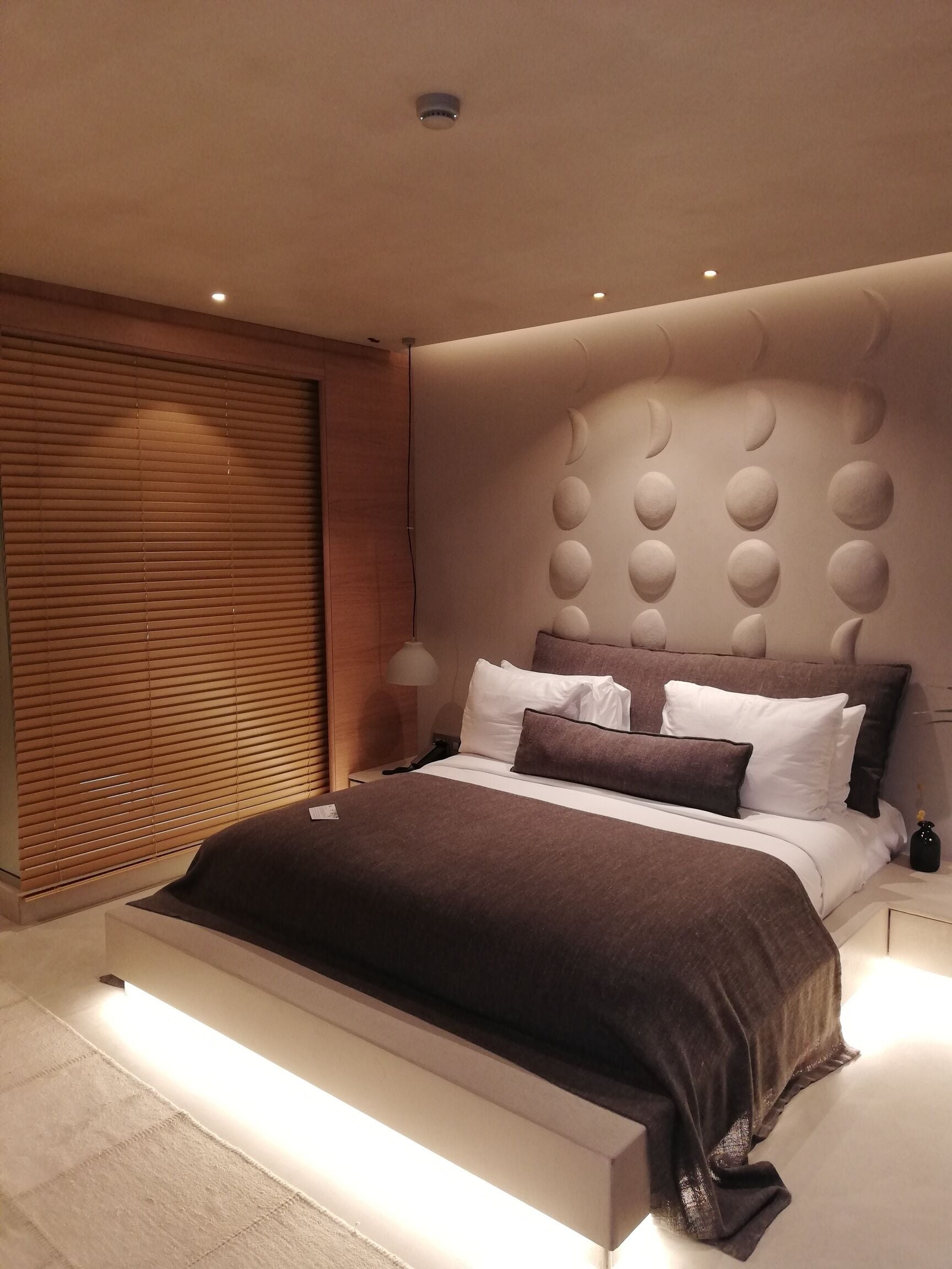 deluxe room, 1 double bed | in-room safe, desk, blackout curtains, soundproofing