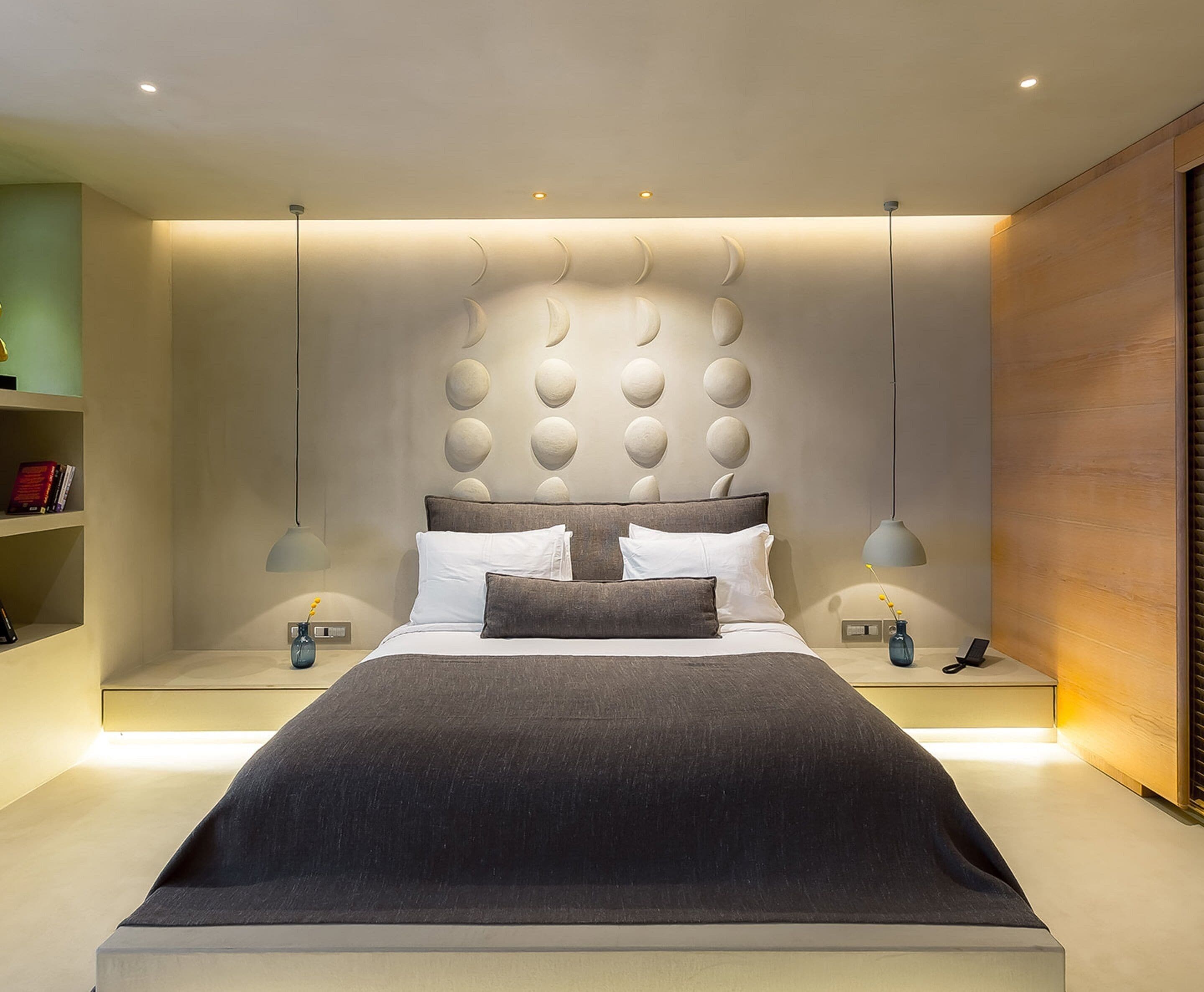 premium room, 1 double bed | in-room safe, desk, blackout curtains, soundproofing