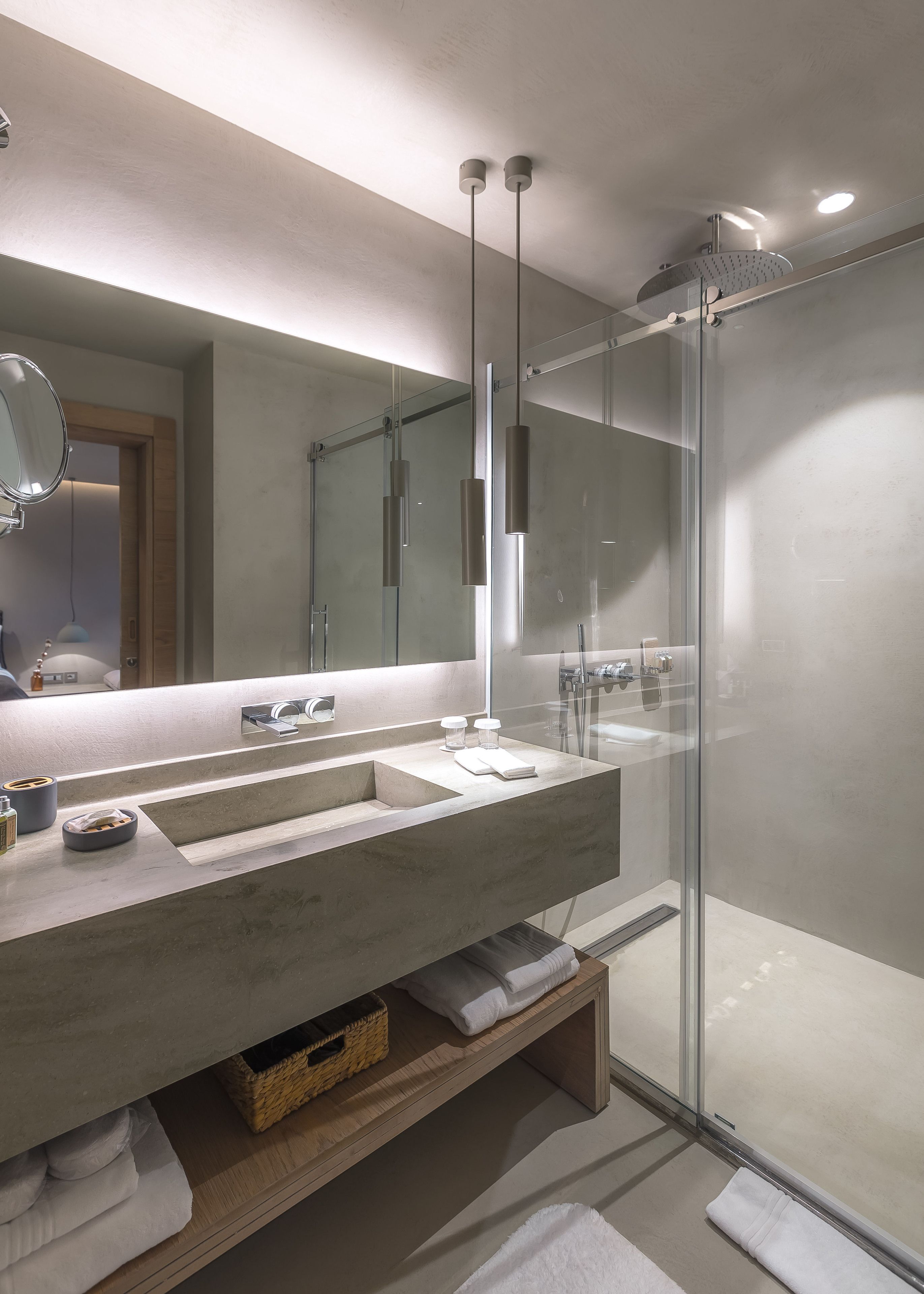 deluxe room, 1 double bed | bathroom | shower, free toiletries, hair dryer, bathrobes