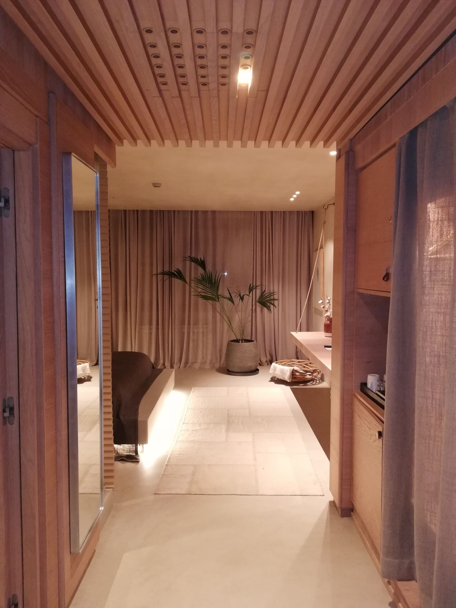 Deluxe Room, 1 Double Bed | In-room safe, desk, blackout curtains, soundproofing