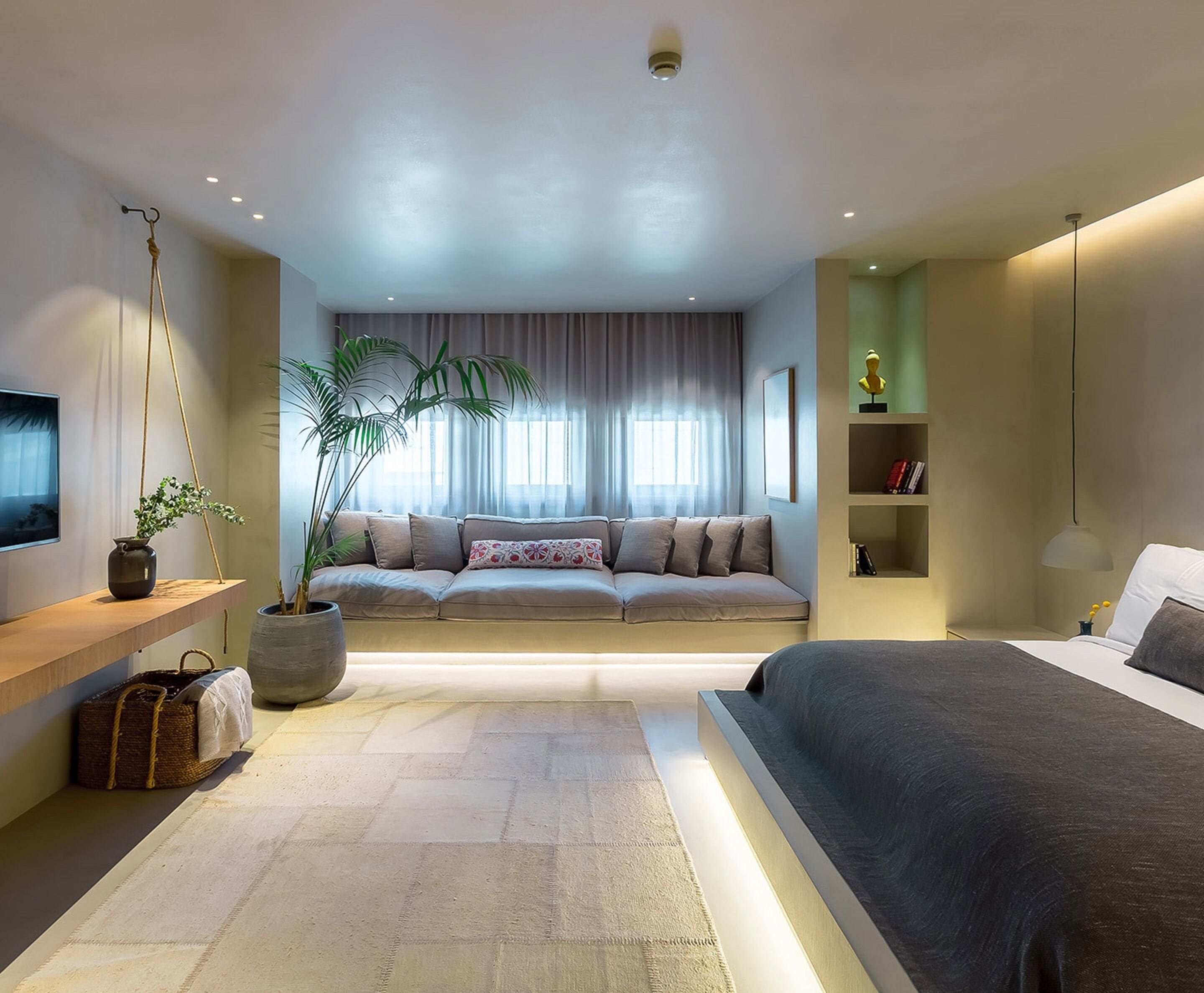 premium room, 1 double bed | in-room safe, desk, blackout curtains, soundproofing