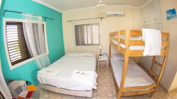 Vila, 3 quartos | Ferros/tábuas de passar roupa, Wi-Fi de cortesia, roupa de cama