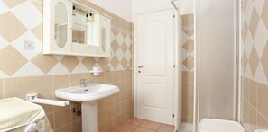 Apartment, 3 Schlafzimmer | Badezimmer | Dusche, Regendusche, Haartrockner, Handtücher