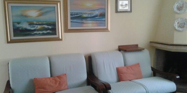 Apartment, 2 Bedrooms | Living area