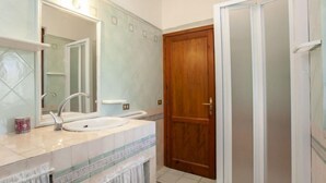 Apartment, 2 Bedrooms | Bathroom - Villa Il Giglio (San Teodoro)