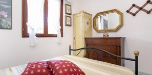 Apartment, 2 Bedrooms | 2 bedrooms, bed sheets - Villa Il Giglio (San Teodoro)