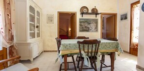 Apartment, 2 Bedrooms | In-room dining