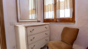 Unclassified image, 4 of 18, button - Chalet Monte Longu (Posada)