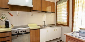 Apartment, 2 Bedrooms | Private kitchen
