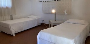 Villa, 2 Bedrooms | 2 bedrooms, bed sheets - Villetta Caletta Beach (Posada)