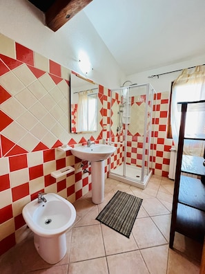 Appartamento, 2 camere da letto | Bagno | Doccia, asciugacapelli, bidet, asciugamani