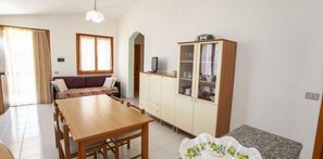 Villa, 2 Bedrooms | In-room dining - Villetta Li Muratini (San Teodoro)