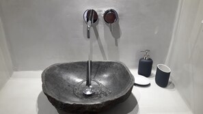 Family Room | Bathroom sink - Maistrali Prive (Santorini)