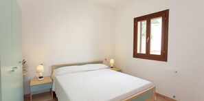 Apartment, 3 Bedrooms | 3 bedrooms, bed sheets