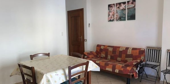 Apartment, 2 Bedrooms | Living area