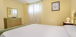 Apartment, 2 Bedrooms | 2 bedrooms, bed sheets - Relax In Solita' (Budoni)