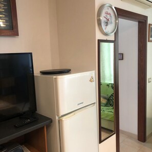 Apartment, 2 Bedrooms | Room amenity