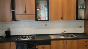 Apartment, 2 Bedrooms | Private kitchen | Full-size fridge, oven, stovetop, cookware/dishes/utensils - Appartamento Il Marinaio (Alghero)