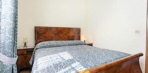 Apartment, 3 Bedrooms | 3 bedrooms, bed sheets