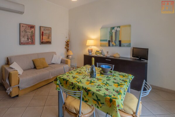 Appartement, 2 chambres | Coin séjour