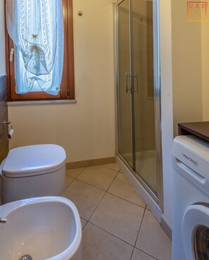 Appartement, 2 chambres | Salle de bain