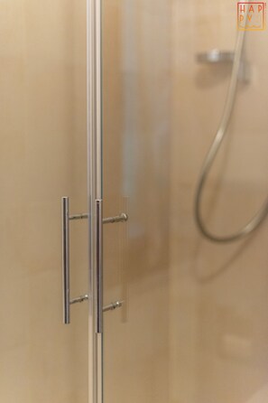 Apartment, 2 Schlafzimmer | Dusche im Bad