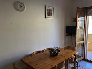 Apartment, 2 Bedrooms | In-room dining