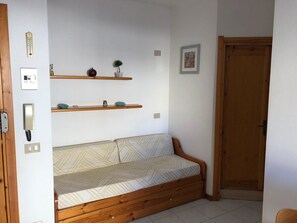 Apartment, 2 Bedrooms | Living area