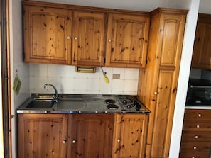 Apartment, 2 Bedrooms | Private kitchenette