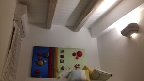 Apartment, 1 Bedroom | 1 bedroom, bed sheets - Loft Claudia (Alghero)