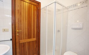Apartment, 1 Bedroom | Bathroom - Residence La Cinta 2 (San Teodoro)