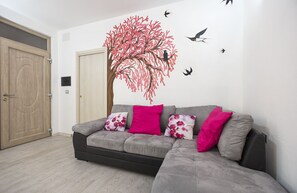 Apartment, 2 Schlafzimmer | Wohnbereich | LCD-Fernseher