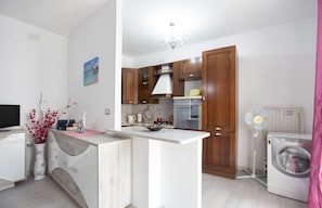 Apartment, 2 Schlafzimmer | Eigene Küche | Großer Kühlschrank, Ofen, Herdplatte, Kochgeschirr/Geschirr/Besteck