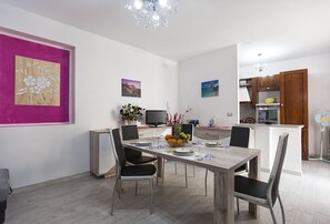In-room dining - Carmen House (Alghero)