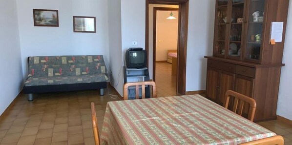 Apartment, 1 Bedroom | Living area