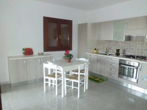 Villa, 4 Schlafzimmer | Eigene Küche | Großer Kühlschrank, Ofen, Herdplatte, Kochgeschirr/Geschirr/Besteck