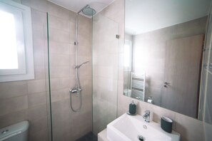 舒適公寓, 地面層 | 浴室 | 淋浴設備、免費盥洗用品、吹風機、毛巾