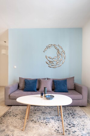 Apartment, 2 Bedrooms (4th Floor) | Living area