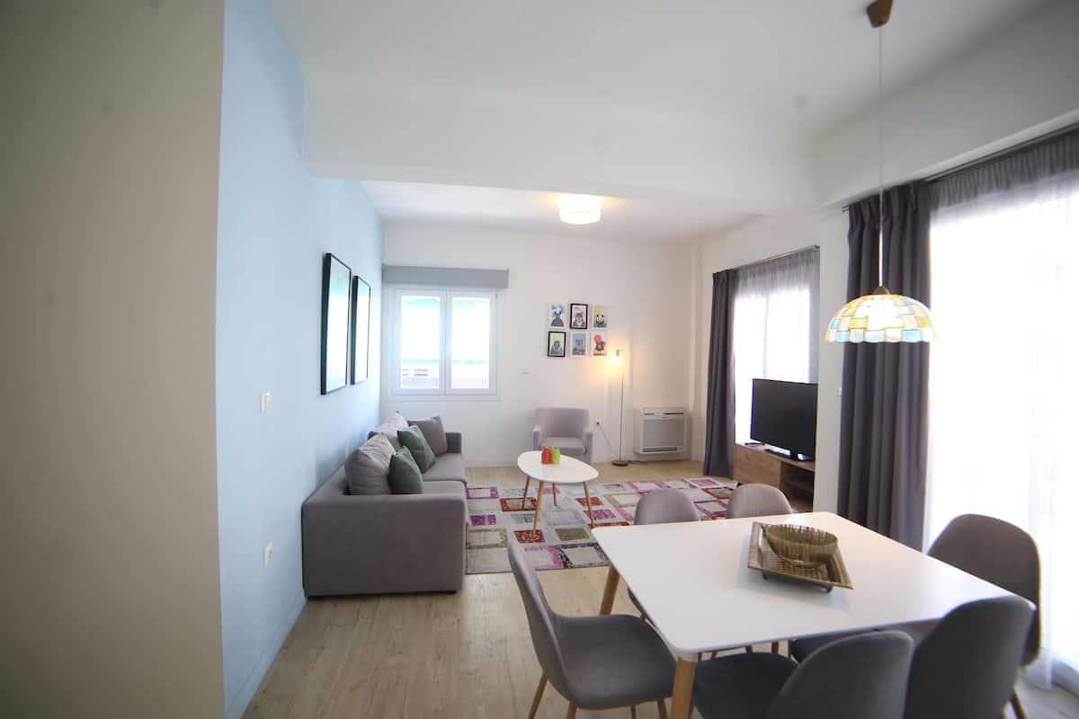 Appartement, 3 chambres (2nd Floor) | Coin séjour | Télévision à écran plat