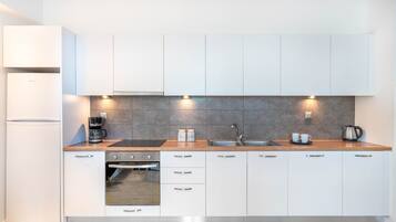 Fridge, stovetop, coffee/tea maker, electric kettle