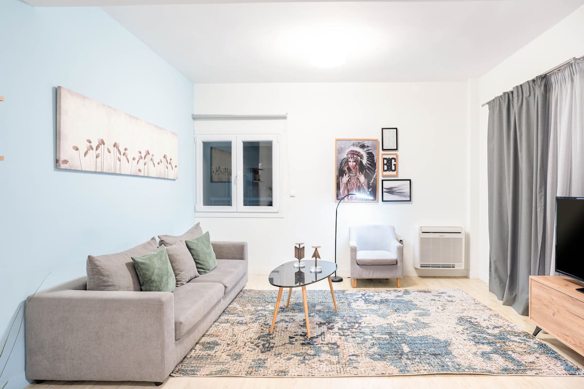 Appartement, 3 chambres (3rd Floor) | Coin séjour | Télévision à écran plat